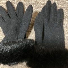 ブラックファー付き手袋美品