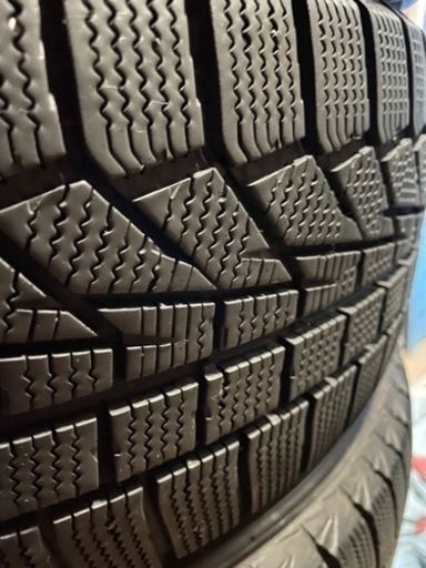 スタッドレスタイヤ　205/55R16 センター溝約6ミリ