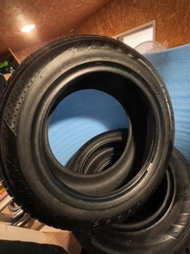 スタッドレスタイヤ　205/55R16 センター溝約6ミリ