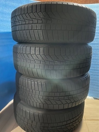 スタッドレスタイヤ　205/55R16 センター溝約6ミリ