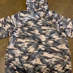 迷彩柄　ウインドブレーカー　150の画像