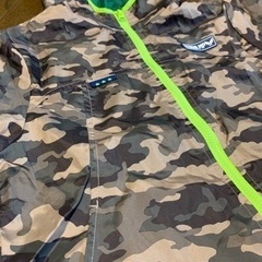 迷彩柄　ウインドブレーカー　150の画像