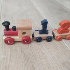 木製マグネット列車　の画像