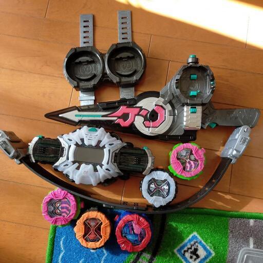 仮面ライダージオウの時換銃剣DXジカンギレードなど