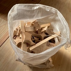 無垢材の端材　広葉樹のみ　切れ端　薪　キャンプ　バーベキューに