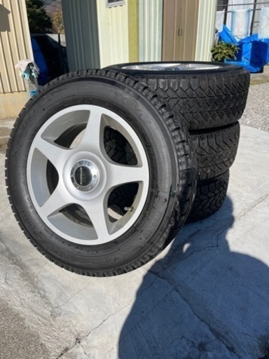 スタッドレスタイヤ付き8穴アルミホイール
