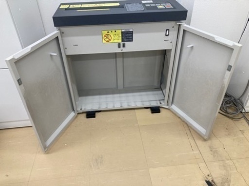 【値下げしました】業務用シュレッダー