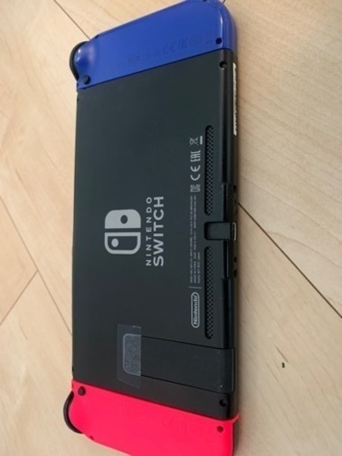 任天堂　Switch (本体とコントローラー×2.カセット)