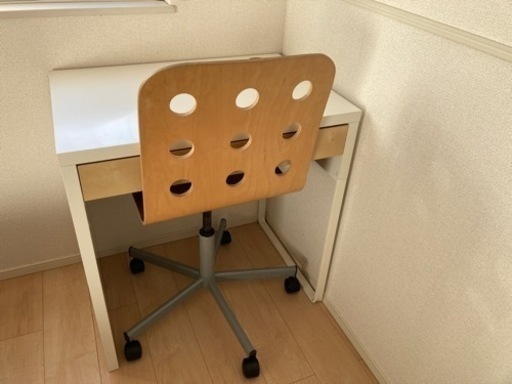 IKEA デスクとチェアーのセット
