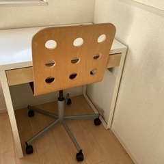 IKEA デスクとチェアーのセット