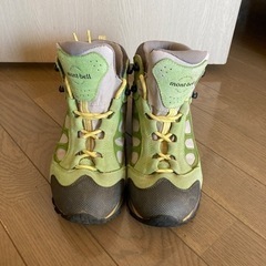 トレッキングシューズあげます