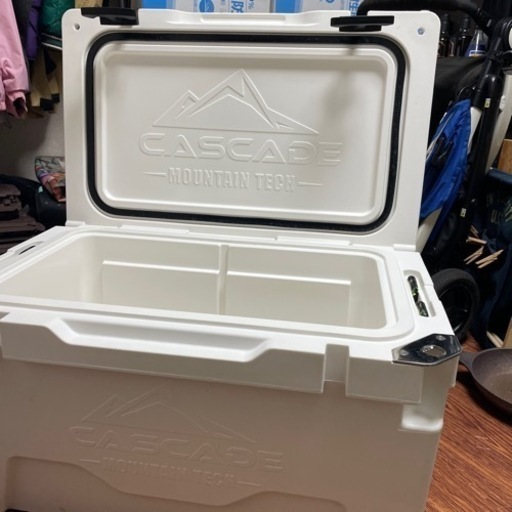 【お取引中】クーラーボックス　カスケード　釣り　キャンプ