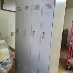 オフィス用 スチールロッカー 無料で差し上げます。