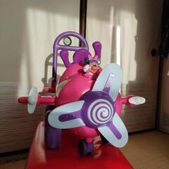乗れます♪ミニーの音のなる飛行機型車