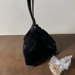 小さいフサフサバッグの画像