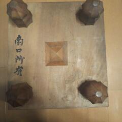 【将棋セット】 将棋盤脚付き 彫り駒 南口所有の画像