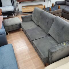 【展示品・未使用】3人掛けソファ オットマン付き ソファ ベルベット調 カウチソファ インテリア 定価49,990円 グレー?自社配送時?代引き可?※現金、クレジット、スマホ決済対応※【送料に設置込】