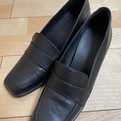 黒パンプスの画像
