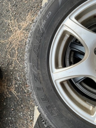 215/70R16 スタッドレスタイヤ