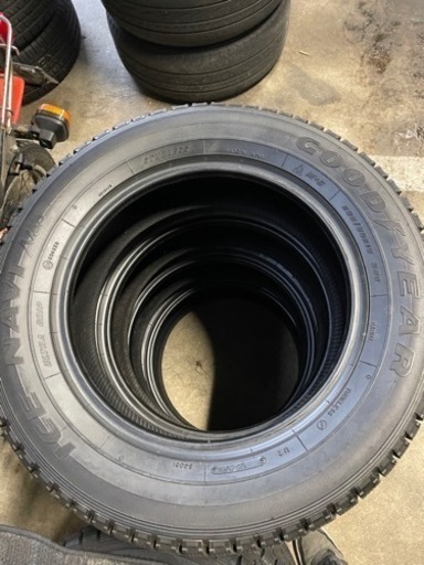 格安！スタッドレスタイヤ　205/60/R16 GOOD YEAR