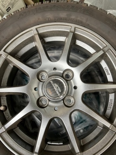 お引き渡し予定の方見つかりました✨車買い替えにより2ヶ月しかはいてないブリヂストンブリザックホイール付きスタッドレスタイヤ。*中古です*