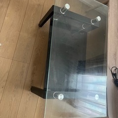 ガラスのテーブル