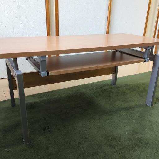 引き出し付きテーブル