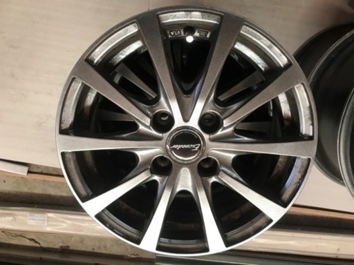14インチのガンメタ色アルミホイールです(決まりました)