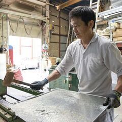 月給27万円スタート！髪型・髪色自由🌈見た目で判断しません！【ダクト製造工場の作業スタッフ】の画像