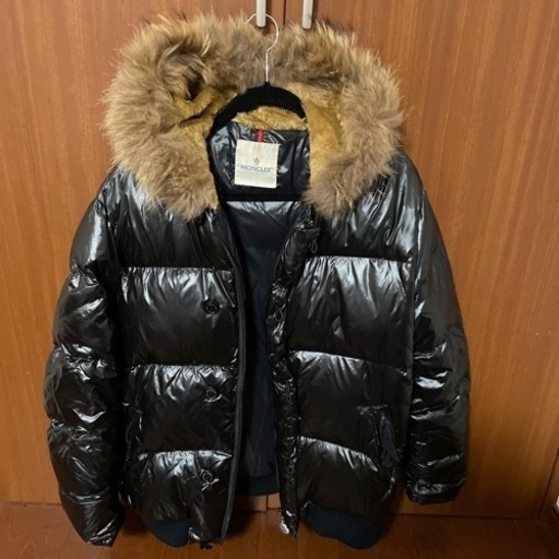 モンクレールのダウンです。