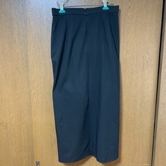 ユニクロ　サイドプリーツナロースカート　Mサイズの画像
