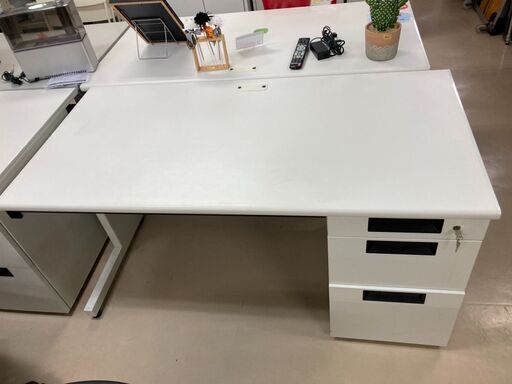 片袖デスク　幅１４０ｃｍ　カギ付き