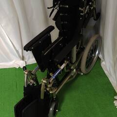 ティルト・リクライニング車椅子　カワムラサイクル　KPF16-40-LO-Nの画像