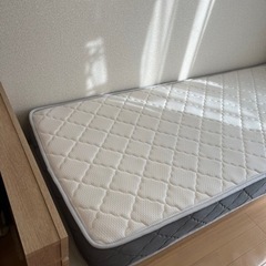 コンセント付きセミシングルベット、マットレス