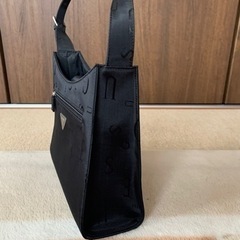 GUESS ショルダーバッグの画像