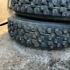 最強フルピンスパイクタイヤの画像