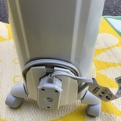 デロンギオイルヒーター　D081569EFSの画像