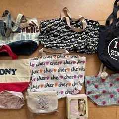 100円均一　カバン、ポーチ、雑貨中心　服も