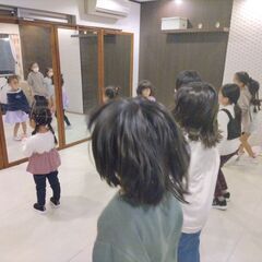 冬休み企画　ダンス無料体験会　東大阪市鴻池新田でヒップホップキッズダンス無料体験会・はじめてでも大丈夫　少人数制　初級クラス　ともさかダンススタジオ　の画像