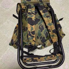 【値下げ】迷彩リュック折り畳みイス付き
