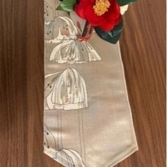 テーブルランナー　渋く輝く豪華花柄リメイク　コースター4点　リバ...