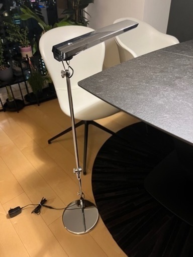 Slim - Stylish　Touchless lic Desk Lamp