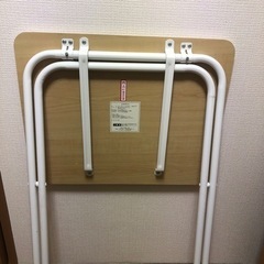 折り畳みテーブルの画像