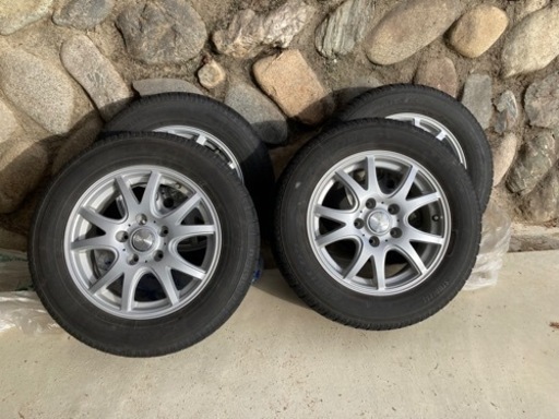 お話中　スタッドレス4本セット　セレナ