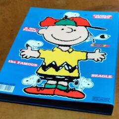 Snoopyチャーリーブラウンのバインダーの画像