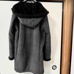 【訳あり】UNIQLO　ユニクロ　レディース　裏ボア　フード付き　ヘリンボーン柄黒コートの画像