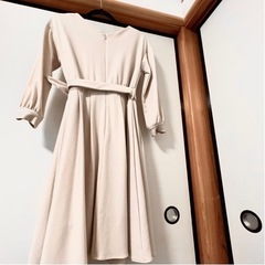 ロングワンピース　ドレス　長袖　レディース　ひざ下　結婚式　お呼ばれ　ベージュMの画像