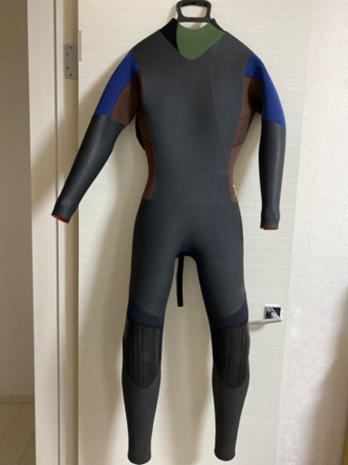 サーフィン　ウェットスーツ