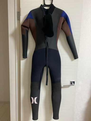 サーフィン　ウェットスーツ