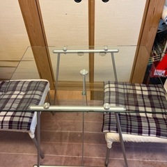 ガラスのテーブルの画像